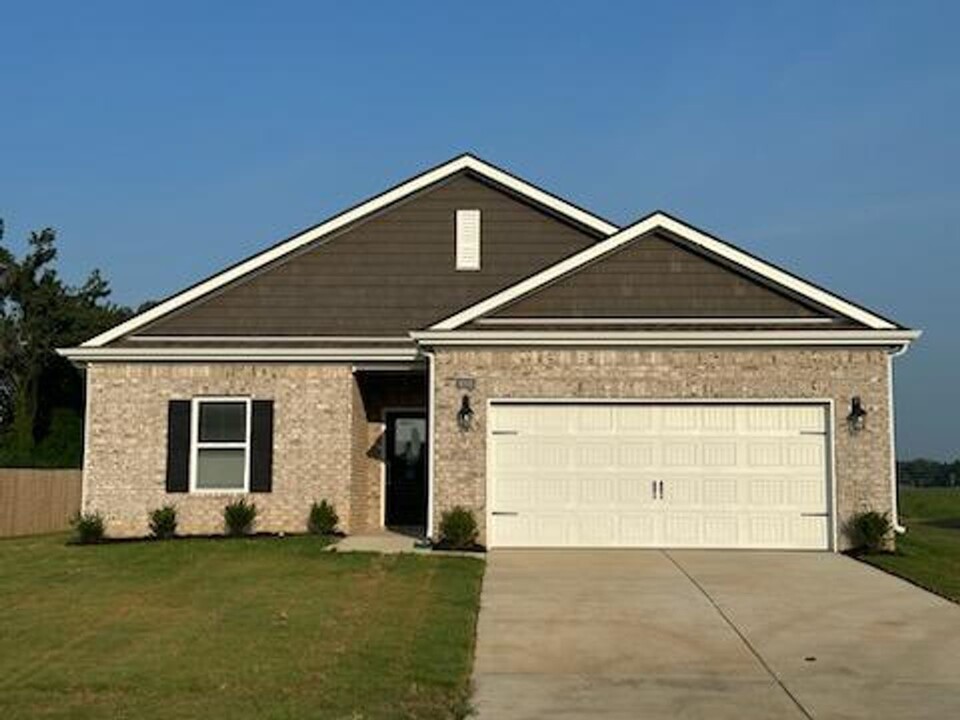 8005 Huntington Hl Dr E in Millington, TN - Building Photo