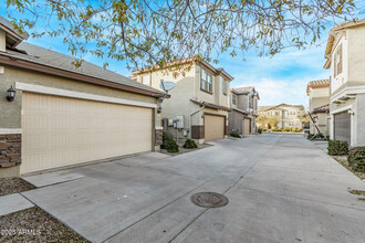 16615 W Sierra St in Surprise, AZ - Building Photo - Building Photo