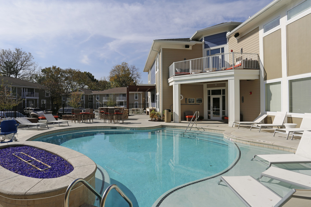 Kendallwood Apartments in Gladstone, MO - Foto de edificio