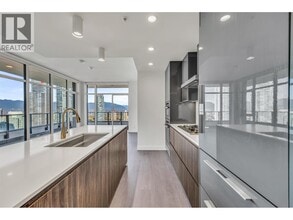 6511 Sussex Ave in Burnaby, BC - Building Photo - Building Photo