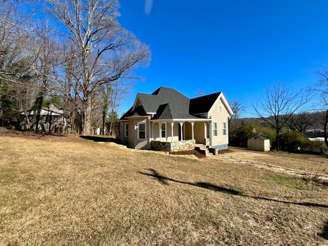 46 N Thomason St in Old Fort, NC - Building Photo - Building Photo