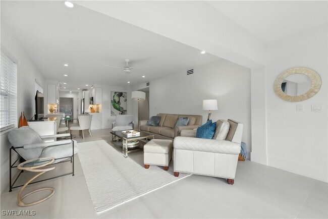 3070 Gulf Shore Blvd N in Naples, FL - Building Photo - Building Photo