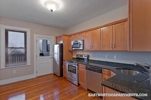 94 Gladstone St in Boston, MA - Building Photo