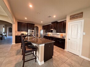 111 Mdw Rdg Wy in Clute, TX - Building Photo - Building Photo