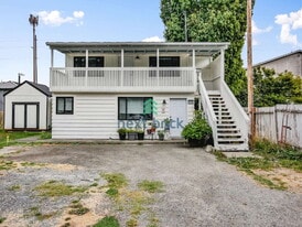 221a Cedar Ave in Snohomish, WA - Building Photo