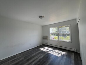 325 W High St in Oxford, OH - Building Photo - Building Photo