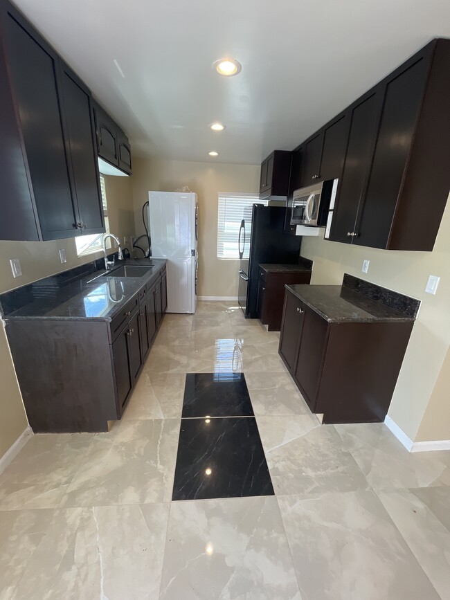 4858 Palm Ave in La Mesa, CA - Foto de edificio - Building Photo