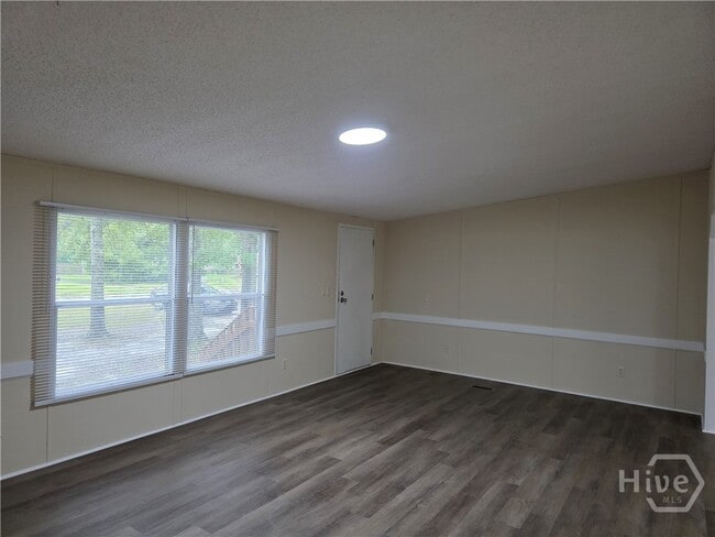 311 Mockingbird Dr in Springfield, GA - Building Photo - Building Photo
