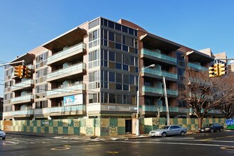 Sunrise Terrace Condominiums in Flushing, NY - Building Photo - Building Photo