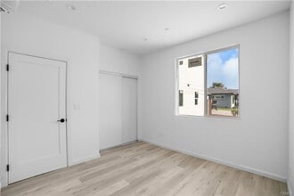 20553 Valerio St in Los Angeles, CA - Building Photo - Building Photo