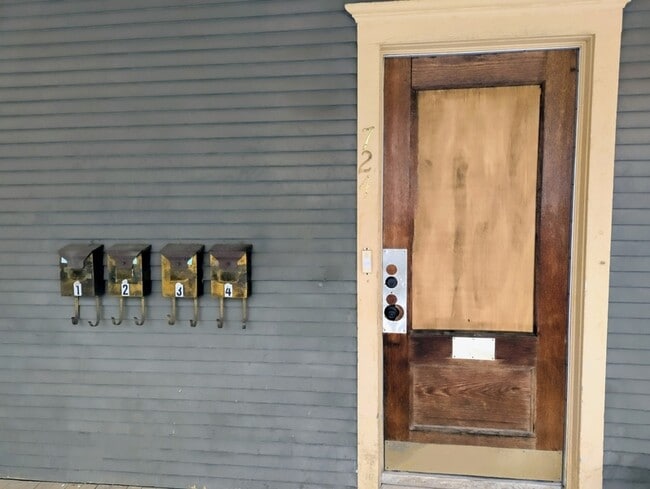 property at 724 N Walnut St