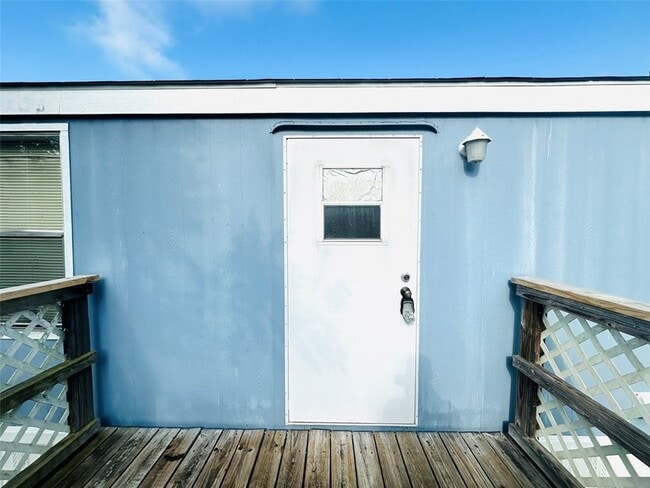 9012 Spruce St in Hitchcock, TX - Building Photo - Building Photo