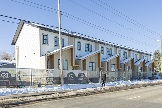 4507 17 Av SW in Calgary, AB - Building Photo - Building Photo