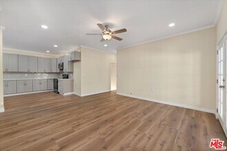 2207 W 20th St in Los Angeles, CA - Building Photo - Building Photo