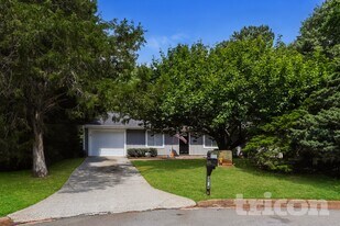 3224 Creekwood Dr in Rex, GA - Building Photo