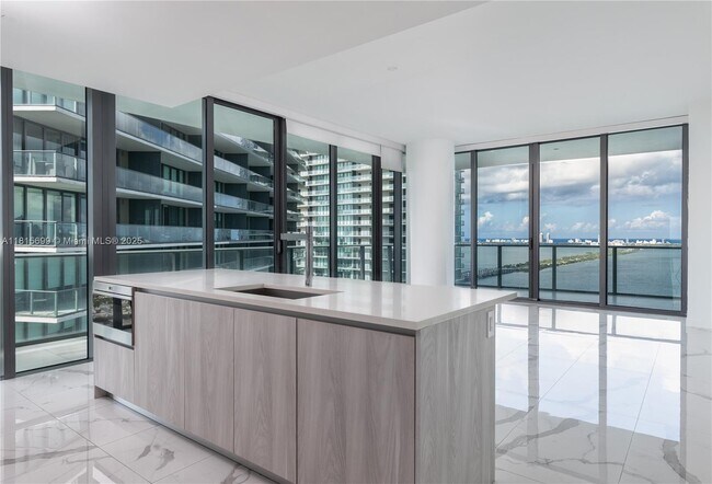 480 NE 31st St, Unit # 3107 in Miami, FL - Building Photo - Building Photo