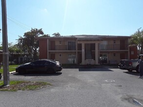 1250 NE 119th St in Miami, FL - Building Photo - Building Photo