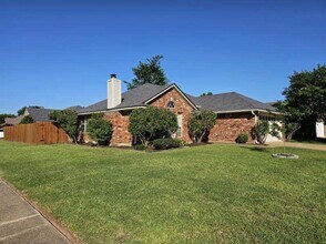 5901 Pampus Ln in Bossier City, LA - Building Photo - Building Photo