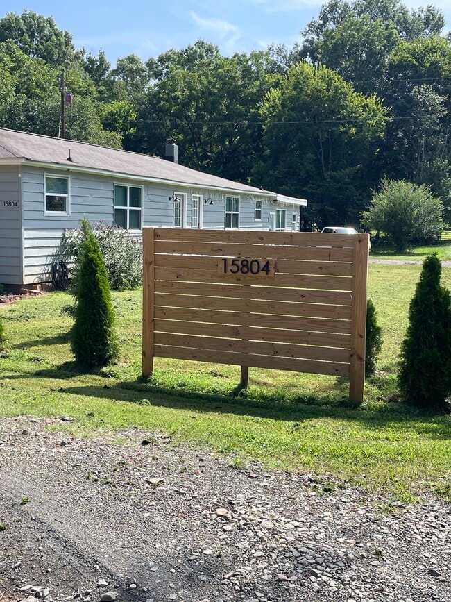 15804 Old Statesville Rd in Huntersville, NC - Building Photo - Building Photo