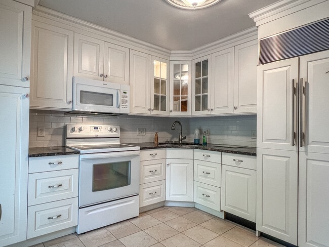 102 Raymbault Dr in Marquette, MI - Building Photo - Building Photo
