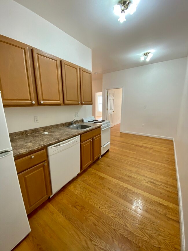 70 Westland Ave photo'