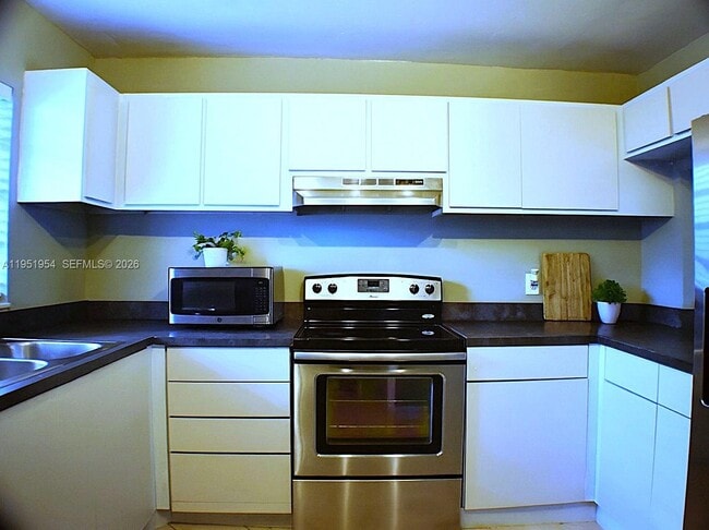 property at 9450 Live Oak Pl