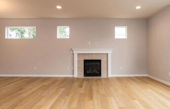 122 N Trl Rd in Sedro Woolley, WA - Building Photo - Building Photo