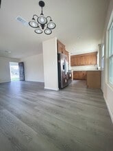 7949 Clearfield Ave in Panorama City, CA - Foto de edificio - Building Photo