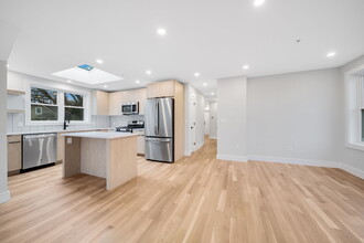 9 Wenham St, Unit 4 in Boston, MA - Foto de edificio - Building Photo