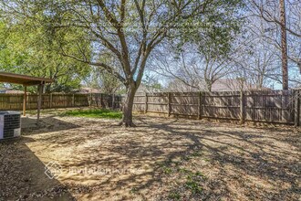 6402 Big Springs Dr in Arlington, TX - Foto de edificio - Building Photo