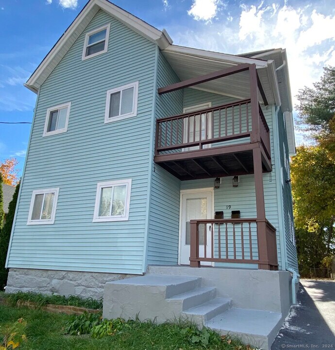 19 Warren St in Hartford, CT - Building Photo