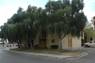 4610 W Twain Ave in Las Vegas, NV - Building Photo - Building Photo