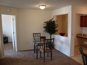 Colonnade Apartments I in Harrisonburg, VA - Building Photo - Interior Photo