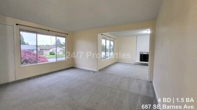 687 SE Barnes Ave in Gresham, OR - Building Photo - Building Photo