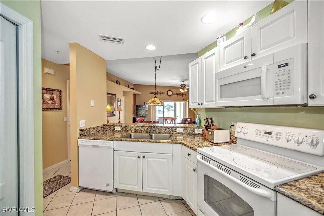 12141 Summergate Cir in Ft. Myers, FL - Building Photo