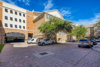 Villa Sonoma At International Plaza in Tampa, FL - Building Photo - Building Photo