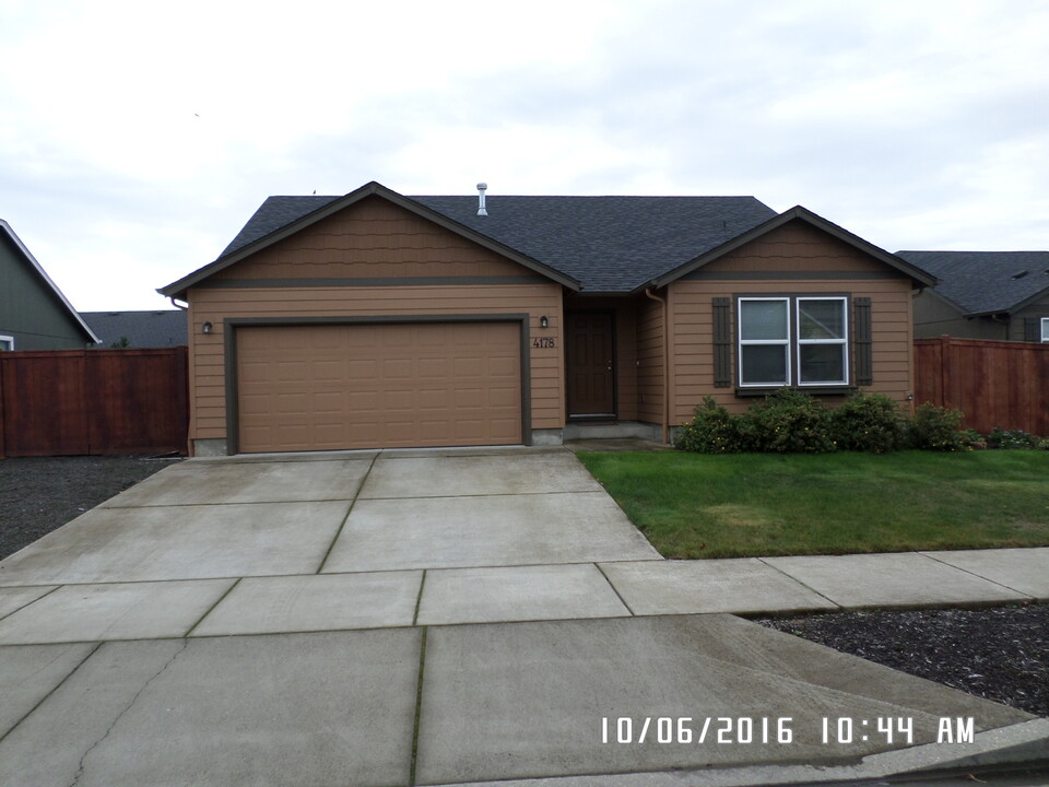 4178 Alameda Ave in Albany, OR - Building Photo