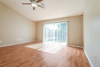 7619 Clovelly Park Pl in Apollo Beach, FL - Foto de edificio - Building Photo