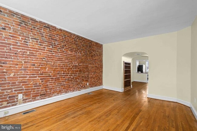 property at 602 W 20th St