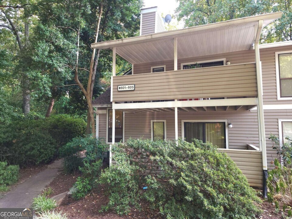 602 Wynnes Ridge Cir SE in Marietta, GA - Building Photo
