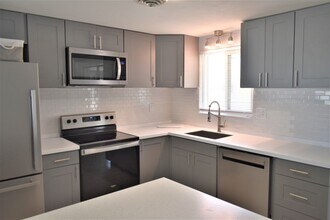 1504 Overbrook Rd in Englewood, FL - Building Photo - Building Photo