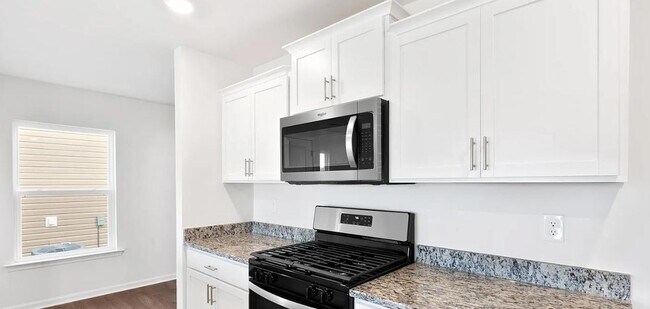 64 Providence Walk Dr in Hendersonville, NC - Building Photo - Building Photo