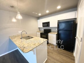 201 Hindman Dr in Prairie Grove, AR - Building Photo - Building Photo