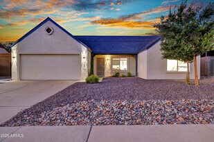 1362 E Wickieup Ln in Phoenix, AZ - Building Photo