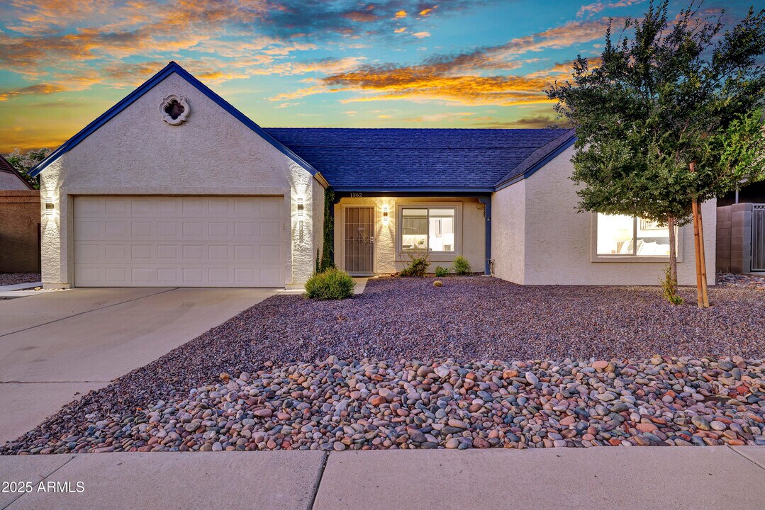 1362 E Wickieup Ln in Phoenix, AZ - Building Photo