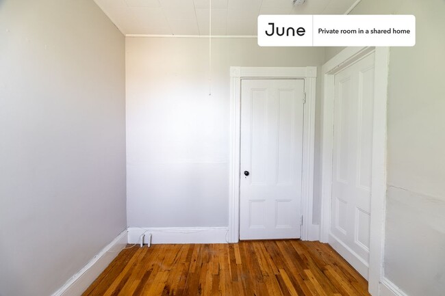 Private bedroom in 4 bed/1 bath Home in Boston, MA - Building Photo - Building Photo