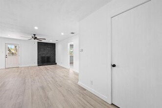 5545 Pine Pl in Austin, TX - Building Photo - Building Photo