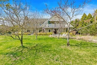 53B S Bay Ave in Southampton, NY - Building Photo - Building Photo
