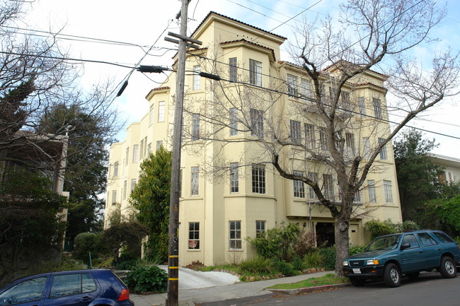 The Gourmet Walk Apartments in Berkeley, CA - Foto de edificio - Building Photo