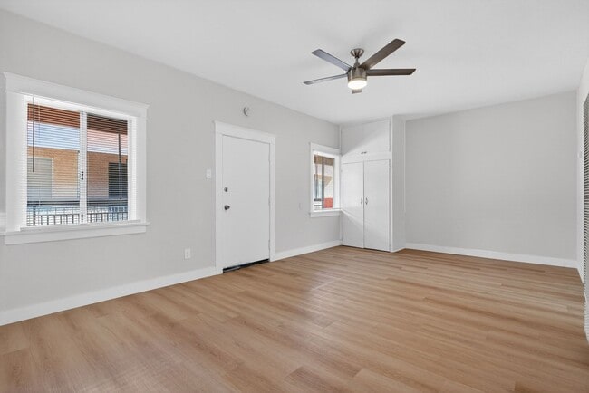 915 Cherry Ave, Unit 110 in Long Beach, CA - Foto de edificio - Building Photo